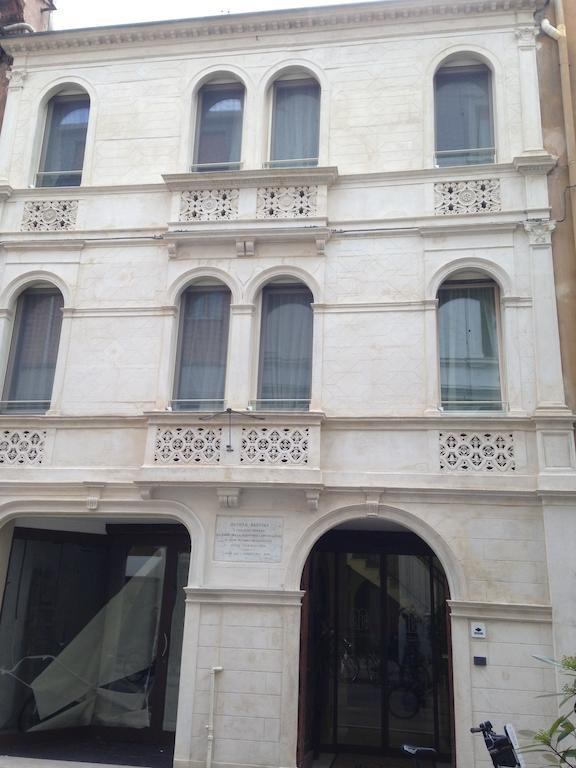 Borgoleoni 18 - Room And Breakfast แฟร์รารา ภายนอก รูปภาพ