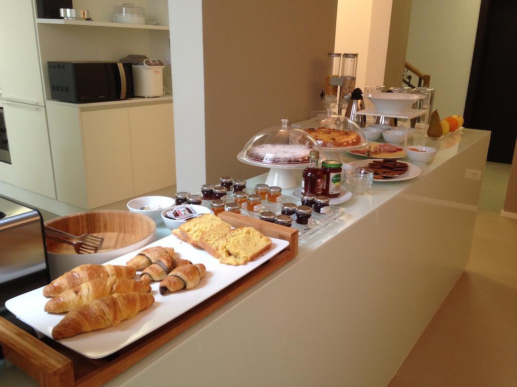 Borgoleoni 18 - Room And Breakfast แฟร์รารา ภายนอก รูปภาพ