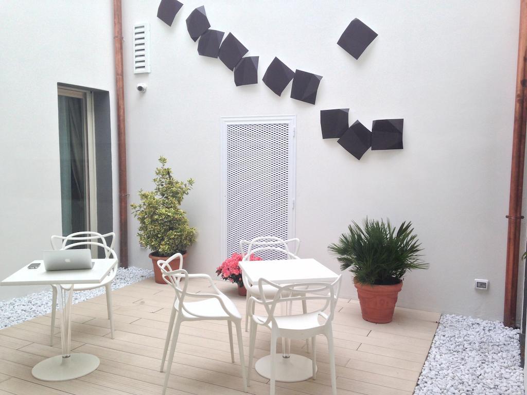 Borgoleoni 18 - Room And Breakfast แฟร์รารา ภายนอก รูปภาพ