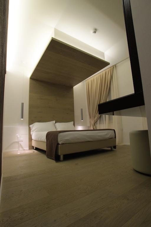 Borgoleoni 18 - Room And Breakfast แฟร์รารา ภายนอก รูปภาพ