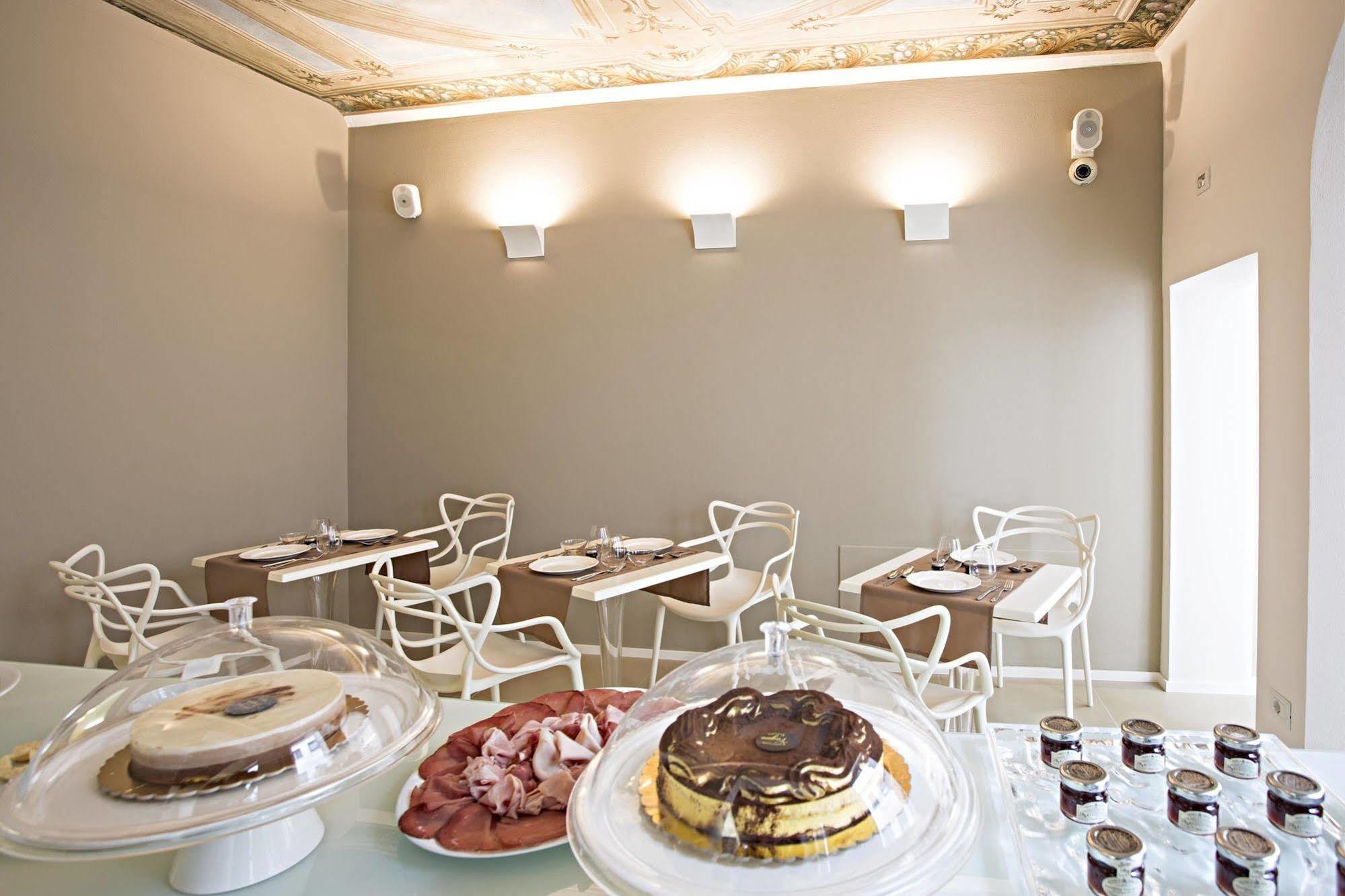 Borgoleoni 18 - Room And Breakfast แฟร์รารา ภายนอก รูปภาพ