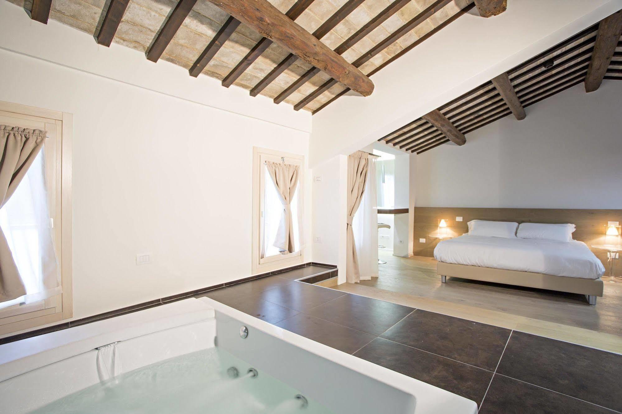 Borgoleoni 18 - Room And Breakfast แฟร์รารา ภายนอก รูปภาพ